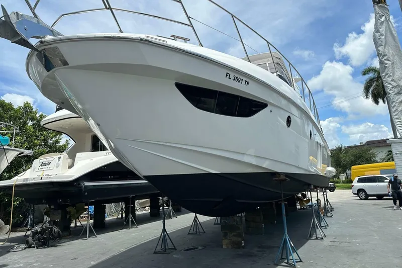 Slide: The Image of Azimut Fly 53 2013 - 6948130