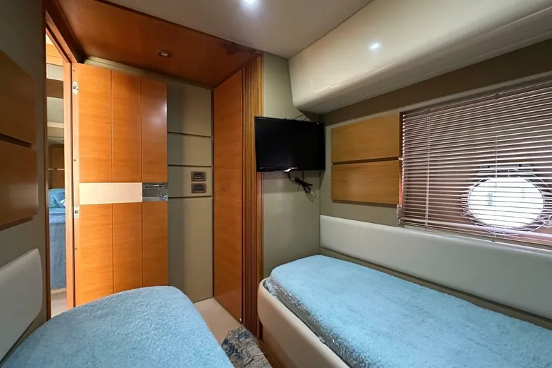 Slide: The Image of Azimut Fly 53 2013 - 6948247