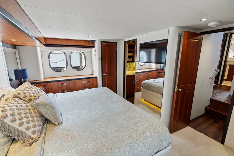 Slide: The Image of Hatteras 60 Motor Yacht 2013 - 6948269