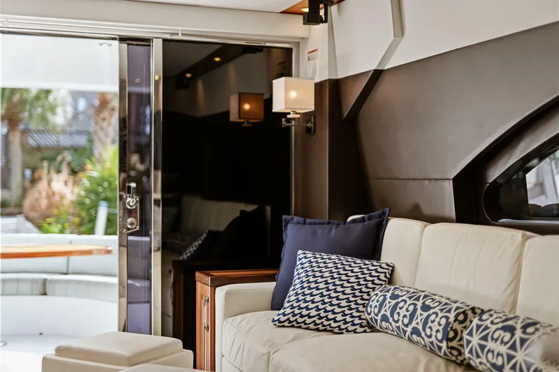 Slide: The Image of Hatteras 60 Motor Yacht 2013 - 6948177