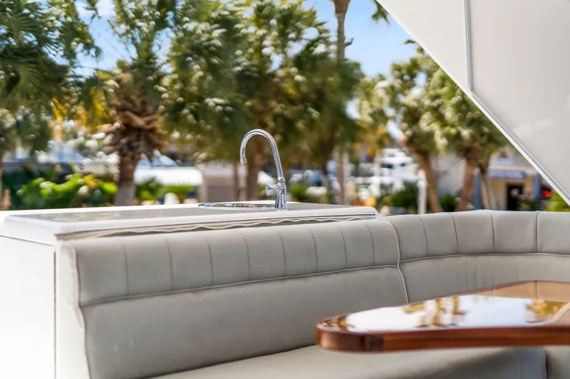 Slide: The Image of Hatteras 60 Motor Yacht 2013 - 6948368