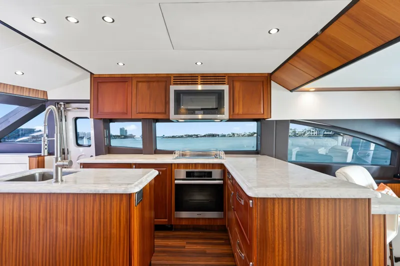 Slide: The Image of Hatteras 60 Motor Yacht 2013 - 6948205