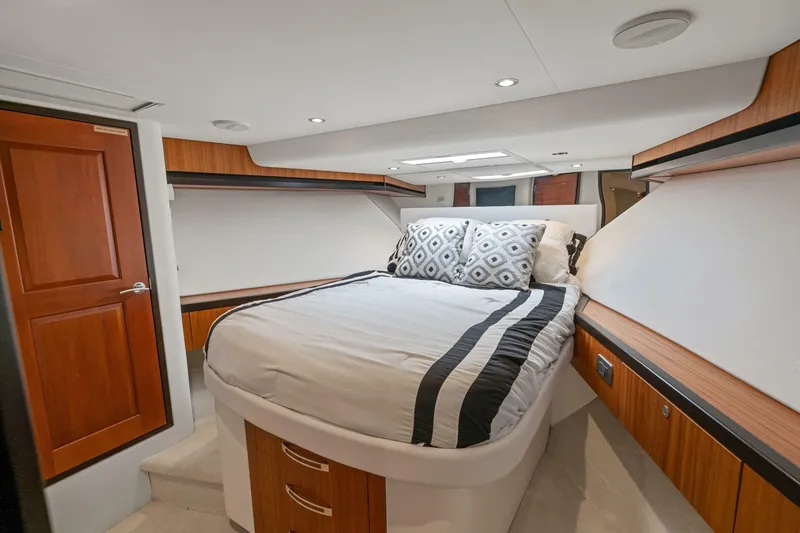 Slide: The Image of Hatteras 60 Motor Yacht 2013 - 7235490