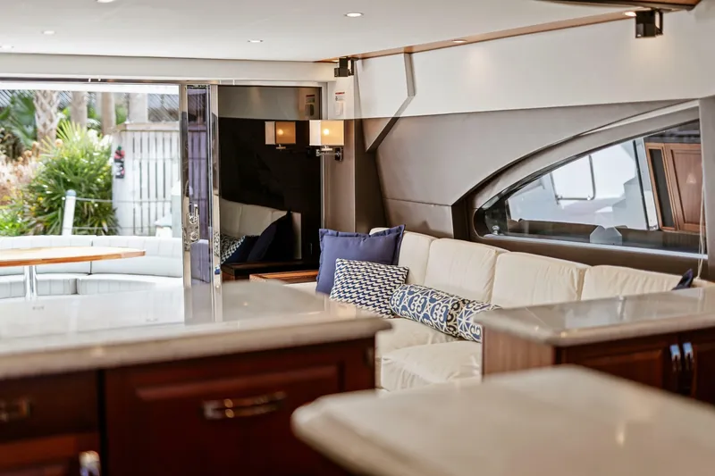 Slide: The Image of Hatteras 60 Motor Yacht 2013 - 6948223