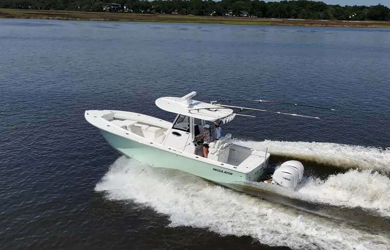 The Image of Regulator Marine Center Console 2025 - 7226843