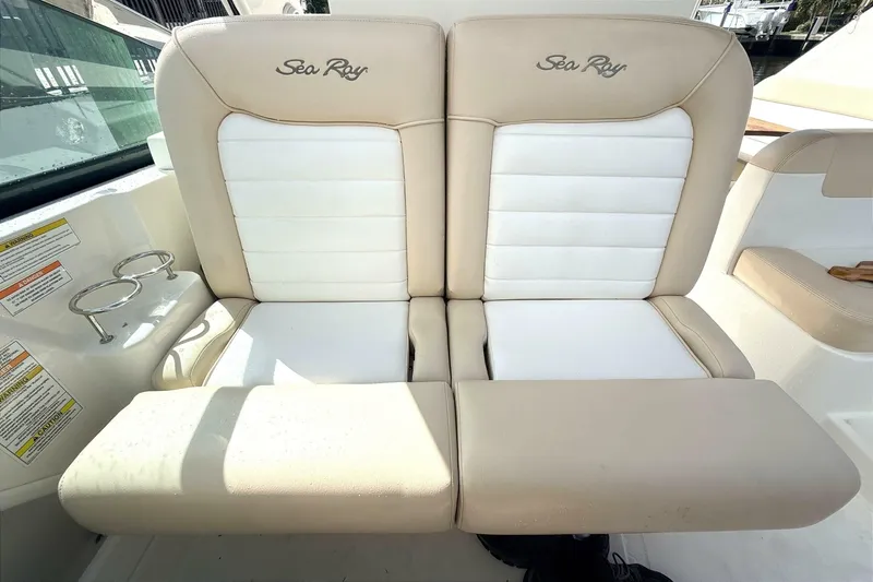 Slide: The Image of Sea Ray 370 Venture 2013 - 6948414