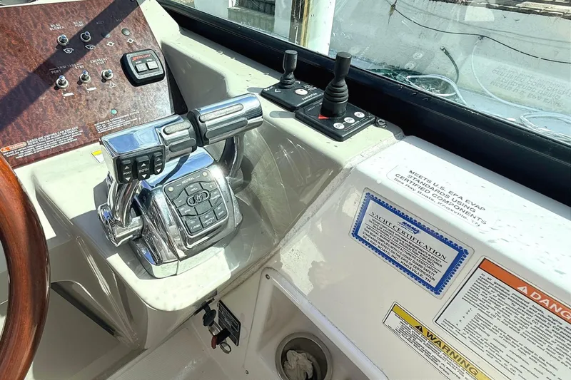 Slide: The Image of Sea Ray 370 Venture 2013 - 6948412