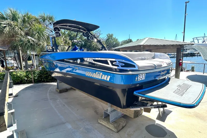 Slide: The Image of Malibu Wakesetter 247 LSV 2012 - 6948661