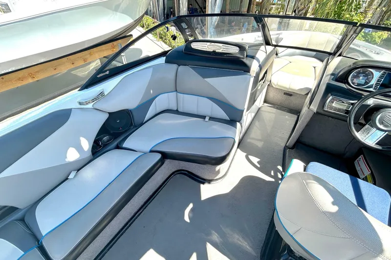 Slide: The Image of Malibu Wakesetter 247 LSV 2012 - 7391040