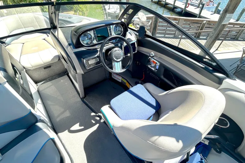 Slide: The Image of Malibu Wakesetter 247 LSV 2012 - 6948728