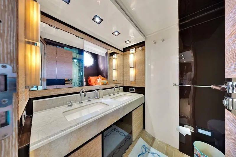Slide: The Image of Azimut 70 2011 - 6949043