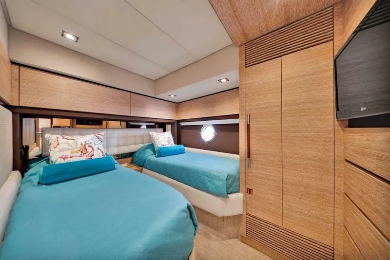 Slide: The Image of Azimut 70 2011 - 6949071