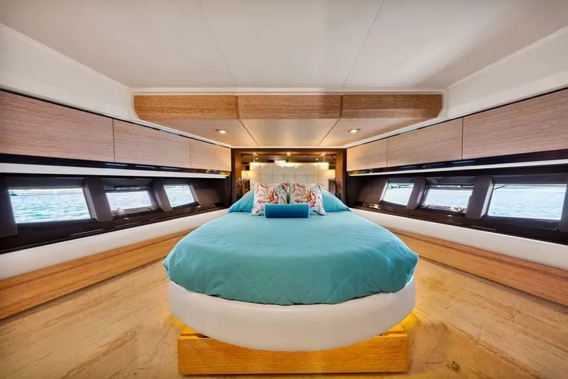 Slide: The Image of Azimut 70 2011 - 6949055