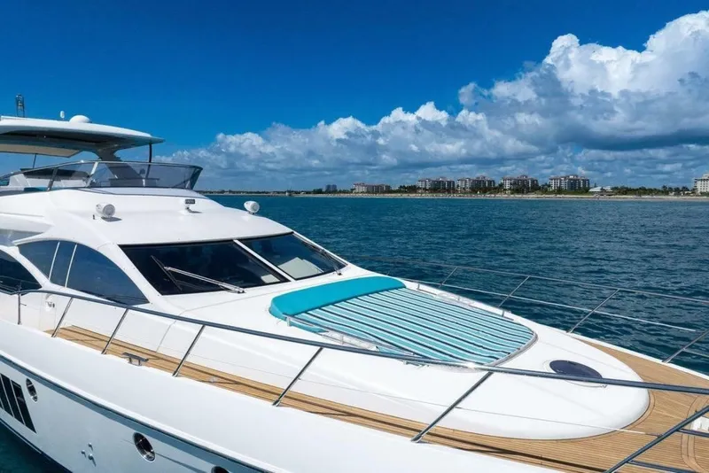 Slide: The Image of Azimut 70 2011 - 7236294