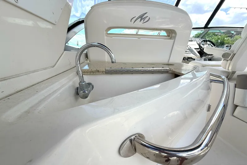 Slide: The Image of Monterey 320 Sport Yacht 2011 - 7236183