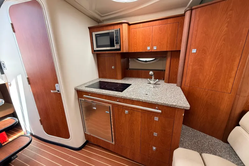 Slide: The Image of Monterey 320 Sport Yacht 2011 - 7236219
