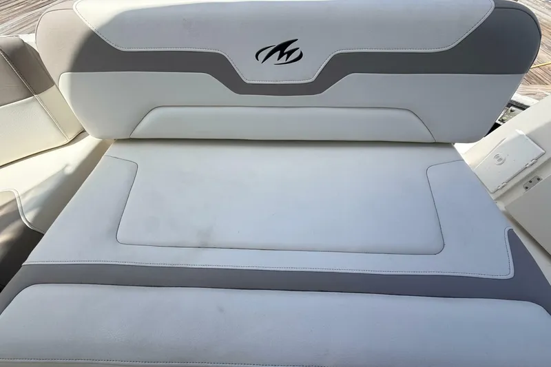 Slide: The Image of Monterey 320 Sport Yacht 2011 - 7236203