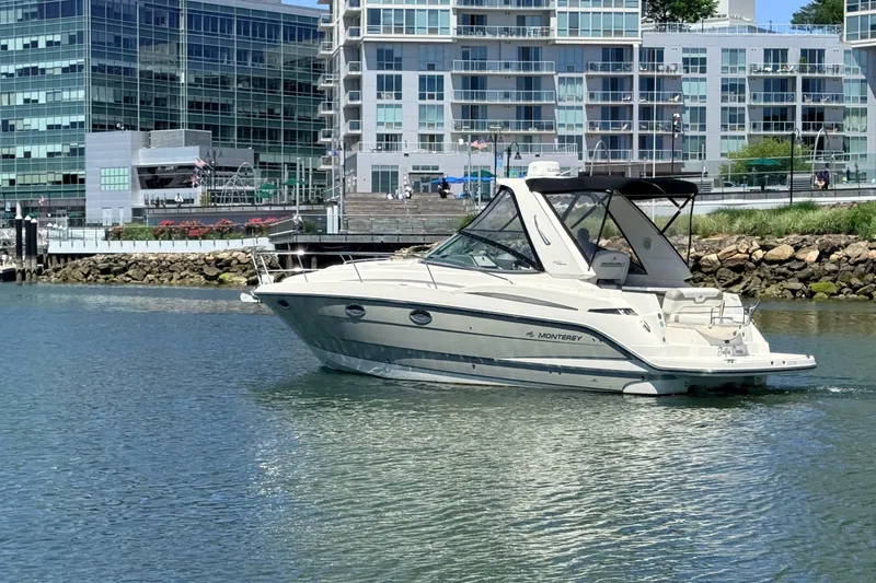 Slide: The Image of Monterey 320 Sport Yacht 2011 - 7236149