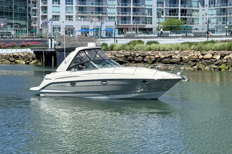 The Image of Monterey 320 Sport Yacht 2011 - 7236142