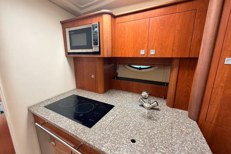 Slide: The Image of Monterey 320 Sport Yacht 2011 - 7236231