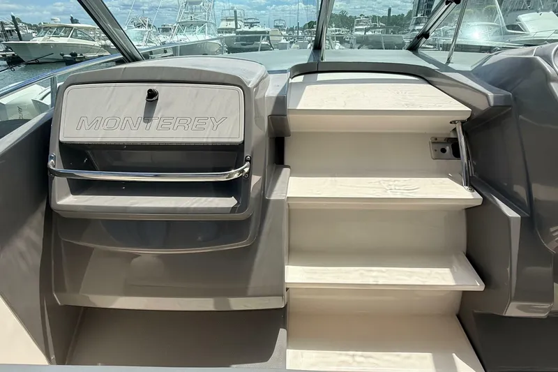 Slide: The Image of Monterey 320 Sport Yacht 2011 - 7236193