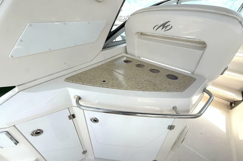Slide: The Image of Monterey 320 Sport Yacht 2011 - 7236178