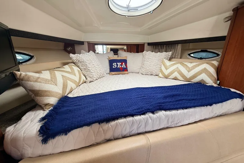 Slide: The Image of Monterey 320 Sport Yacht 2011 - 7236247