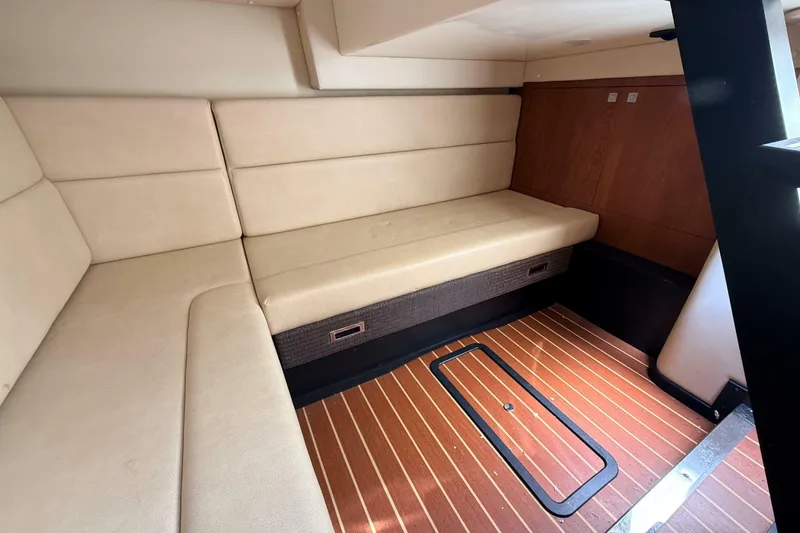 Slide: The Image of Monterey 320 Sport Yacht 2011 - 7236258