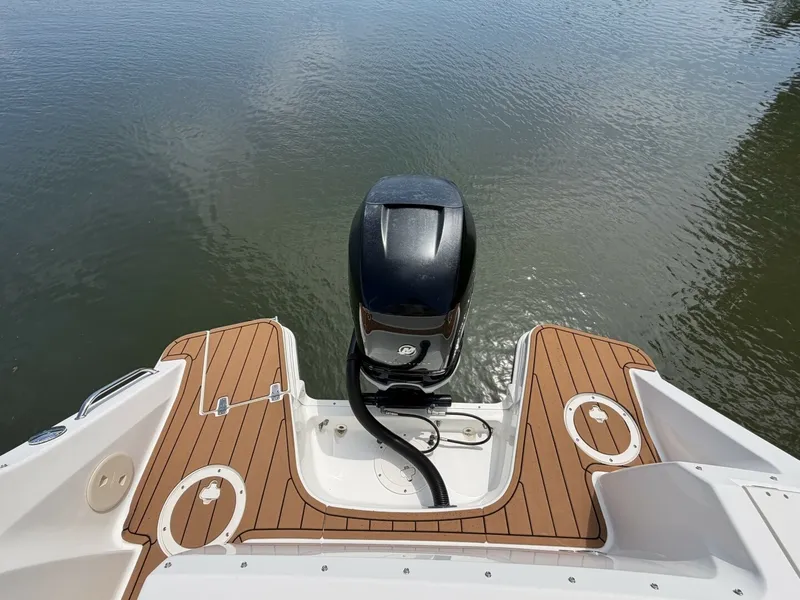 Slide: The Image of Boston Whaler 240 Vantage 2022 - 6899721