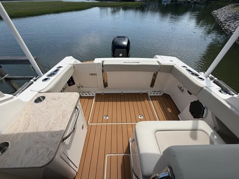 Slide: The Image of Boston Whaler 240 Vantage 2022 - 6899711