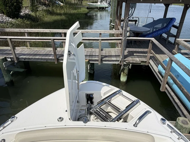 Slide: The Image of Boston Whaler 240 Vantage 2022 - 6899668