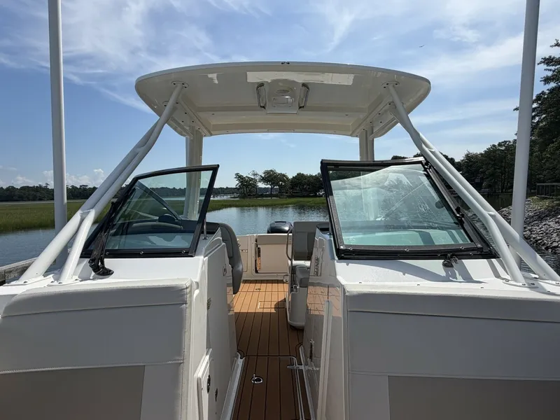 Slide: The Image of Boston Whaler 240 Vantage 2022 - 6899672
