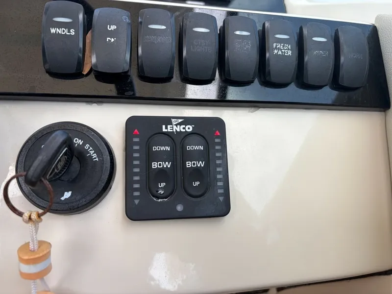 Slide: The Image of Boston Whaler 240 Vantage 2022 - 6899691