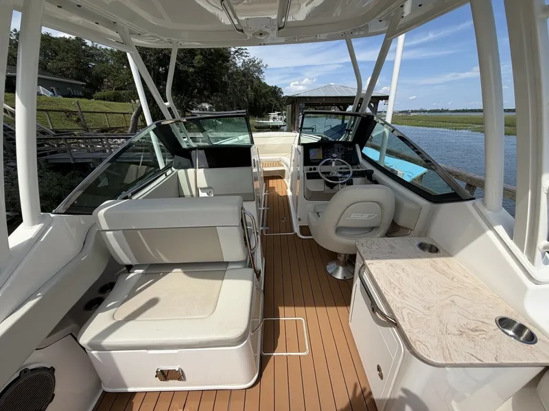 Slide: The Image of Boston Whaler 240 Vantage 2022 - 6899681