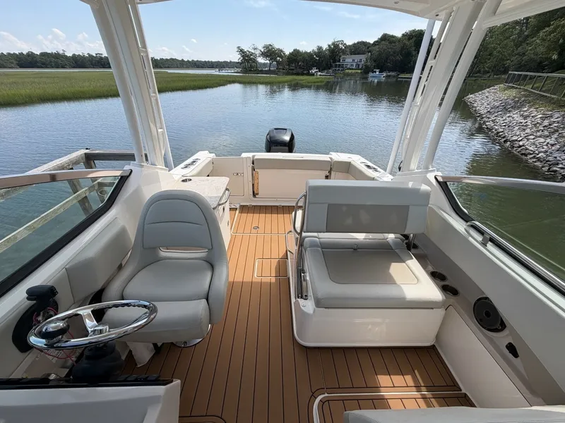 Slide: The Image of Boston Whaler 240 Vantage 2022 - 6899705