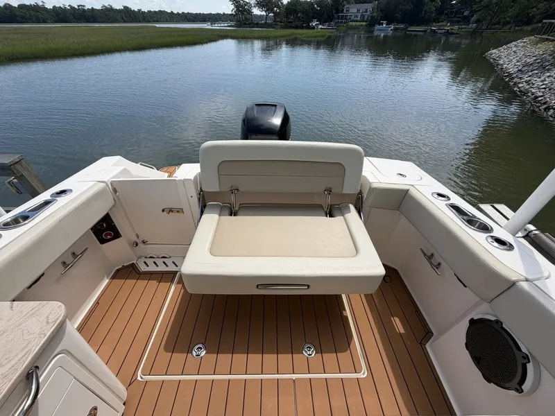 Slide: The Image of Boston Whaler 240 Vantage 2022 - 6899714