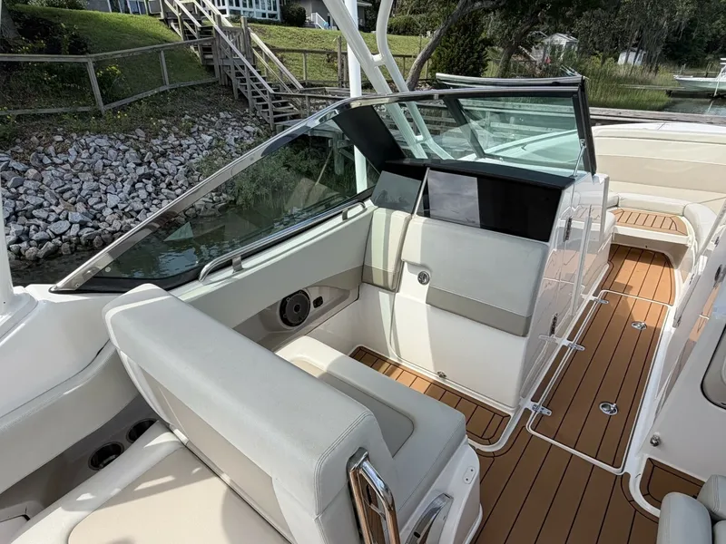 Slide: The Image of Boston Whaler 240 Vantage 2022 - 6899695