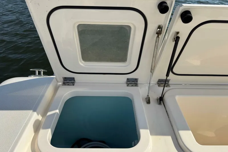 Slide: The Image of Pursuit OS 375 Offshore 2011 - 7151946