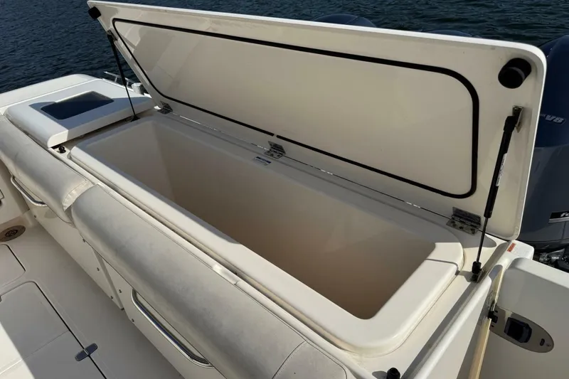 Slide: The Image of Pursuit OS 375 Offshore 2011 - 7151947