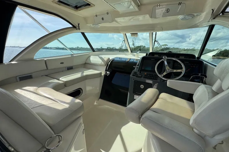 Slide: The Image of Pursuit OS 375 Offshore 2011 - 7151968
