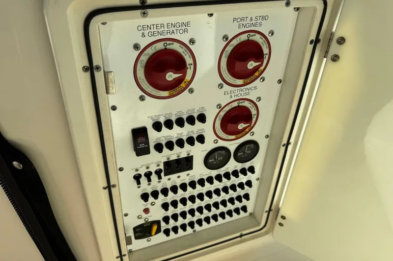 Slide: The Image of Pursuit OS 375 Offshore 2011 - 7151964