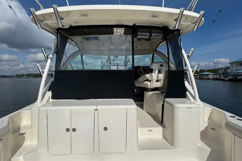 Slide: The Image of Pursuit OS 375 Offshore 2011 - 7151948