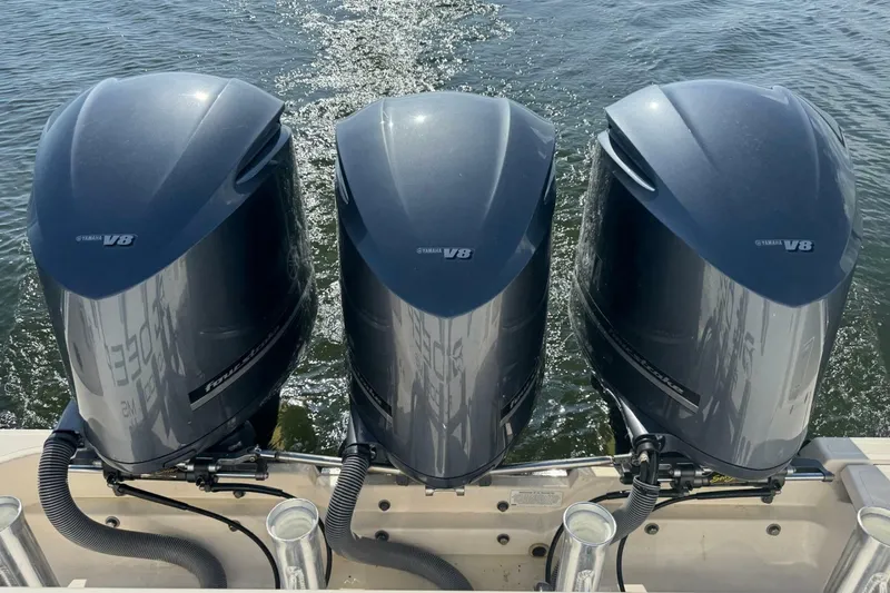 Slide: The Image of Pursuit OS 375 Offshore 2011 - 7236199
