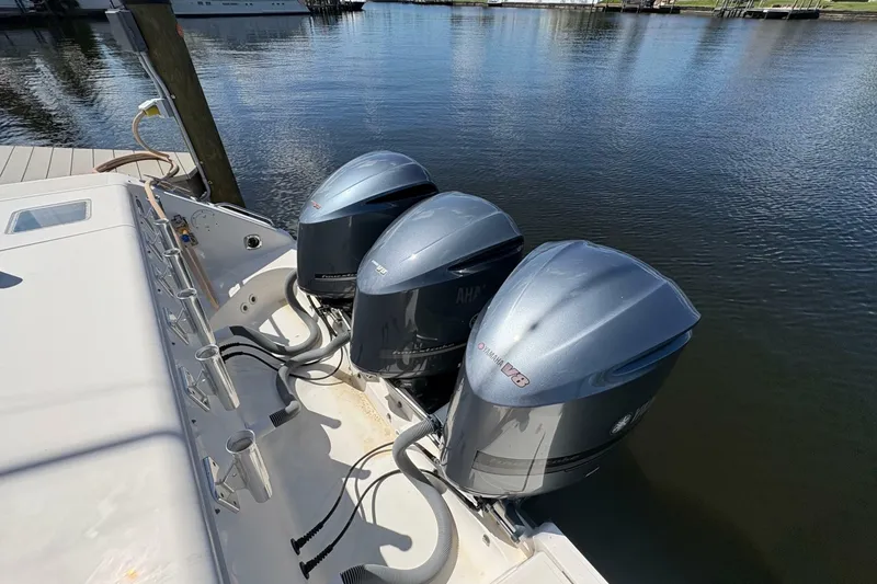 Slide: The Image of Pursuit OS 375 Offshore 2011 - 7236351