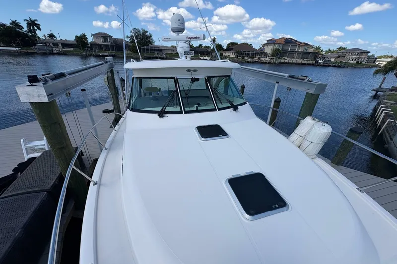 Slide: The Image of Pursuit OS 375 Offshore 2011 - 7236339