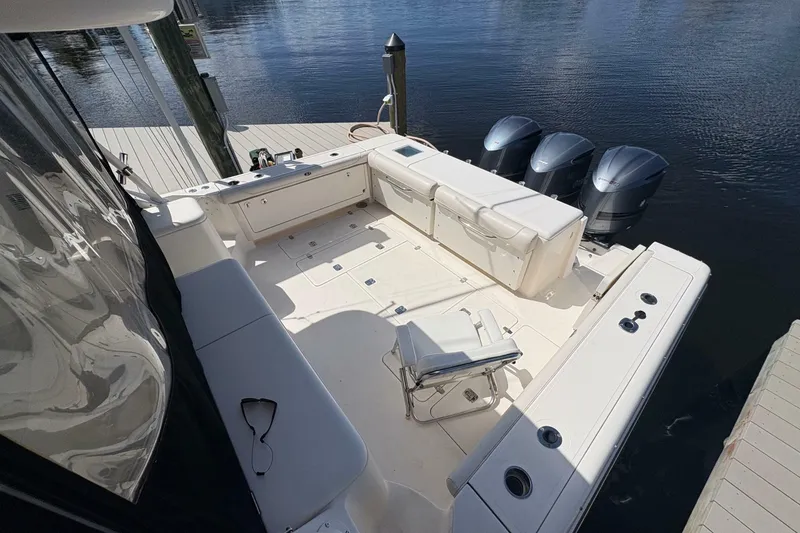 Slide: The Image of Pursuit OS 375 Offshore 2011 - 6949307