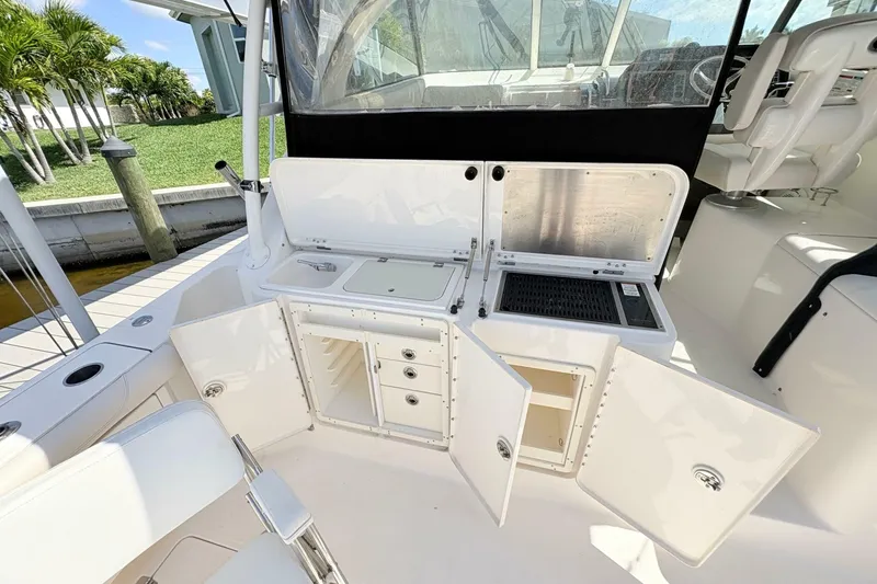 Slide: The Image of Pursuit OS 375 Offshore 2011 - 6949328