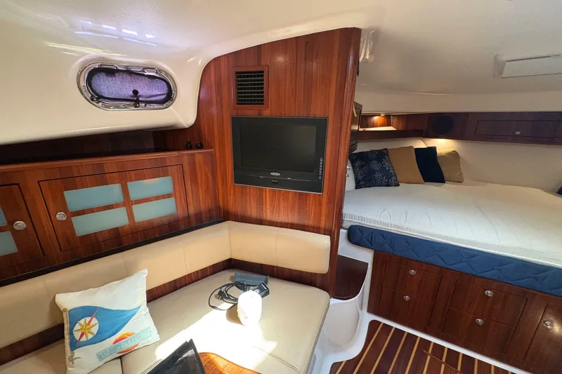 Slide: The Image of Pursuit OS 375 Offshore 2011 - 6949419