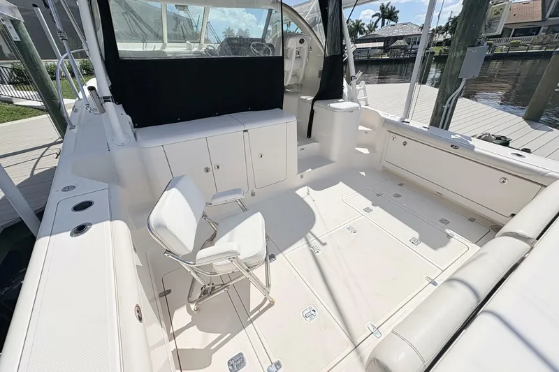 Slide: The Image of Pursuit OS 375 Offshore 2011 - 7236372