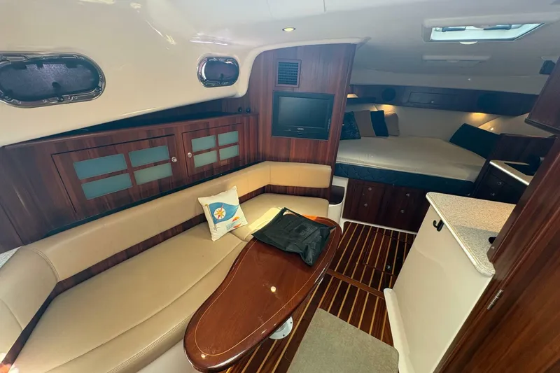 Slide: The Image of Pursuit OS 375 Offshore 2011 - 6949399
